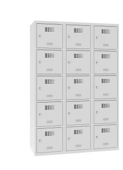 Ein lichtgrauer Fächerschrank mit drei Abteilen und 15 Fächern mit jeweils einer Tür. Alle Türen sind geschlossen. Der Schrank steht vor einem weißen Hintergrund.